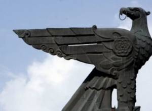 “Zvartnots eagle”- apple of discord for descendants