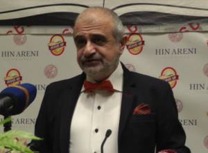 Մի թեսթով թատրոնի ղեկավարի պաշտոն են ստանում