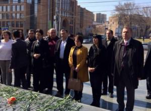 Flowers in memory of 10 victims