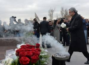 Armenian top brass visits Komitas Pantheon, pays tribute to Andranik Margaryan