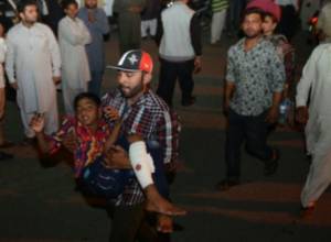 Bomb blast in Pakistan park kills 70: Taliban splinter group says it targeted Christians