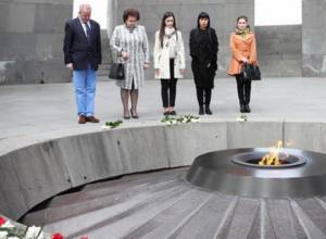 British envoy visits Tsitsernakaberd