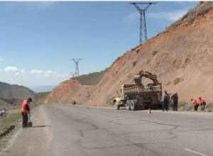 Ремонтируют дорогу Ереван-Горис-Иранская граница