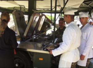 Домашняя водка и солдатская каша в парке “Победа”