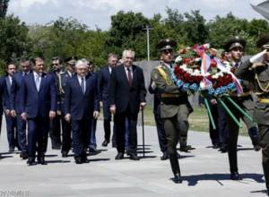 Czech Ptresident visits Tsitsernakaberd Memorial Complex