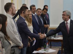 Serzh Sargsyan hosts members of the Council of the European Youth Forum