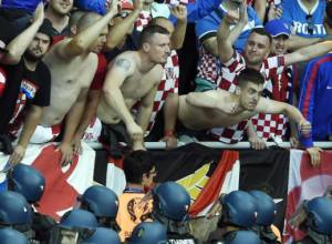 Хорватские болельщики вызвали беспорядки в Евро-2016