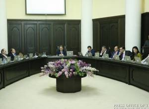 Правительство призывает бронировать места на пароме заранее