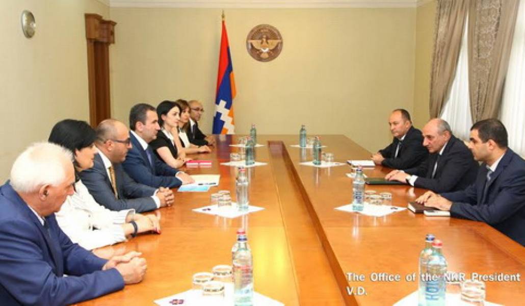 61b8336e-b0b5-4d41-b09b-69b809e14dcf