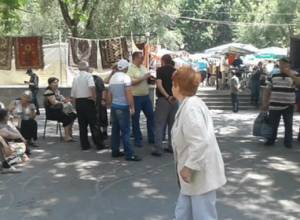 Salespeople aren’t allowed to trade in Vernissage