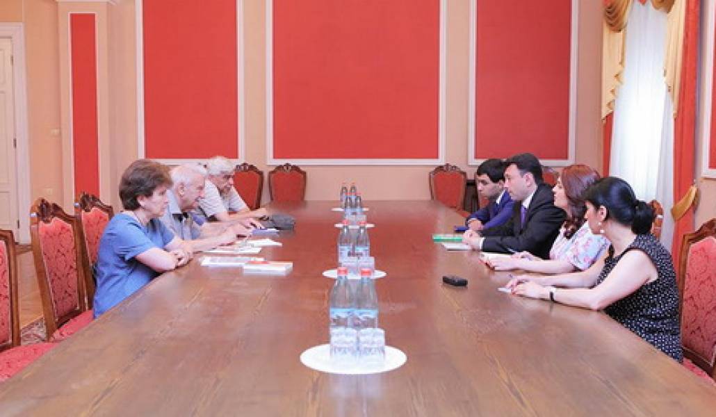 d13e9c44-5e73-448c-a6f9-598b51bbc21d