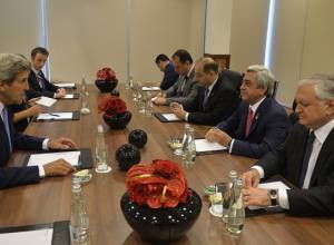 Serzh Sargsyan, John Kerry discuss Karabakh settlement in Warsaw