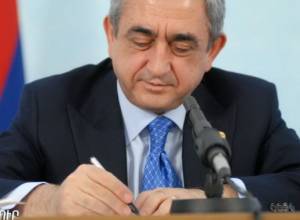 Serzh Sargsyan signs laws