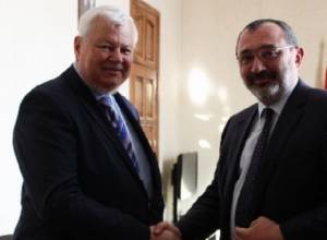 Andrzej Kasprzyk and NKR Minister of Foreign Affairs discuss issues related to the monitoring of the Line of Contact