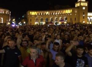 Прямой эфир: C ул. Хоренаци подвергли приводу граждан