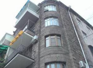 When monument meets business