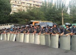 According to the charge, Ararat Khandoyan tried to snatch policeman’s shield