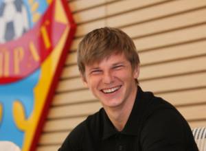 Андрей Аршавин хочет выбрить голову журналиста