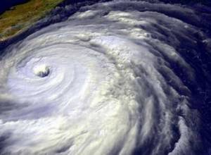 К Флориде приближается ветер со скоростью 230 км/ч: эвакуировано 850 человек