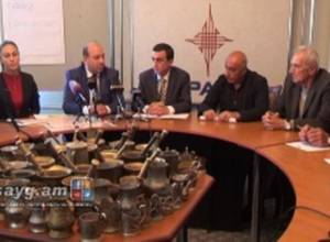 Opposition signs united statement in Gyumri