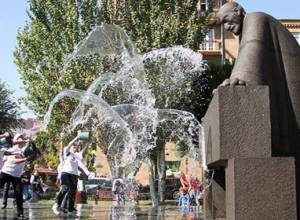 Լվացվել են մայրաքաղաքի հուշարձանները