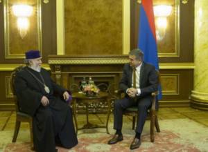 Armenian PM receives Catholicos Karekin II