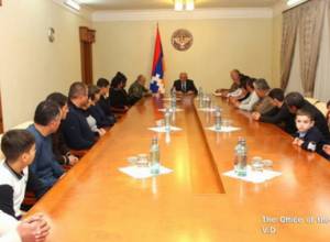 Bako Sahakyan receives relatives of freedom-fighters perished during April War