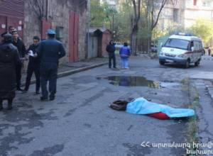 Гражданин совершил самоубийство, бросившись с 7-го этажа