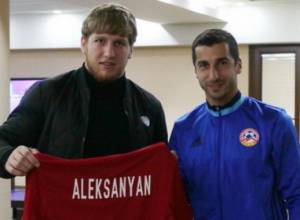 Arthur Aleksanyan met with football players