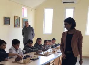 Чемпионка Армении провела сеанс в приграничном селе