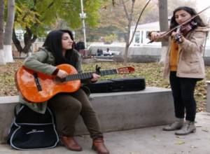 “A piece of sky” revives folk songs