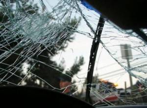 Автомобиль съехал с проезжей части и перевернулся: есть пострадавший