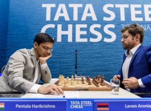 Левон Аронян разделил первое очко