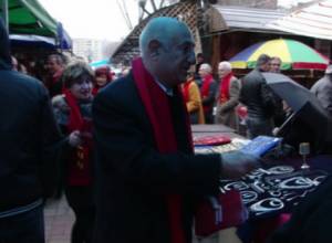 HKK members meet Vernissage vendors