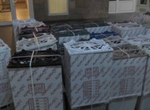 HHK gives flowers to passers-by