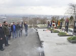 Serzh Sargsyan visits “Yerablur” Military Pantheon