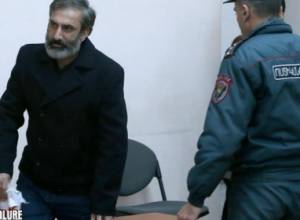 Ararat Khandoyan to undergo eye surgery