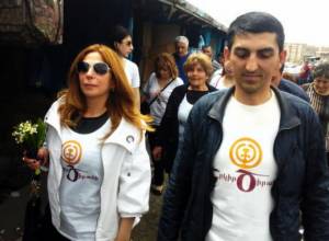 Yerkir Tsirani party rallies people in markets and streets