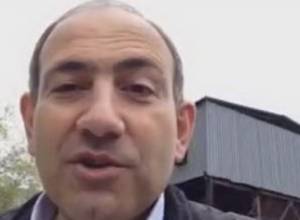 Nikol Pahinyan knows how to operate Ajapnyak metro station