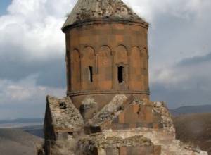 Yerkir Tsirani is in Ani: live