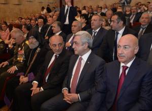 С. Саргсян присутствовал на праздничном вечере в Арцахе