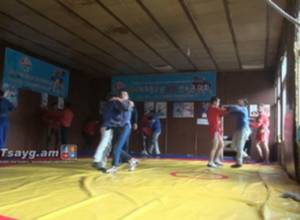 Ради мечты игнорируют плохие условия спортивного зала