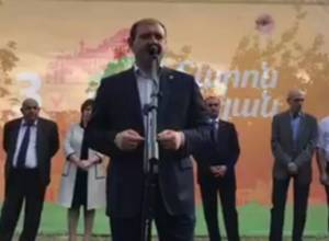 LIVE: Taron Margaryan rallies supporters in Ajapnyak district