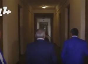 Republican lawmaker does not even turn around to respond to journalist