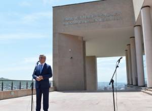 "You are performing rather than signing": S. Sargsyan to Aznavour