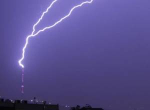Lightning 'targets' Yerevan TV tower