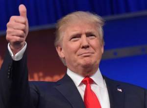 Trump presents his financial disclosure