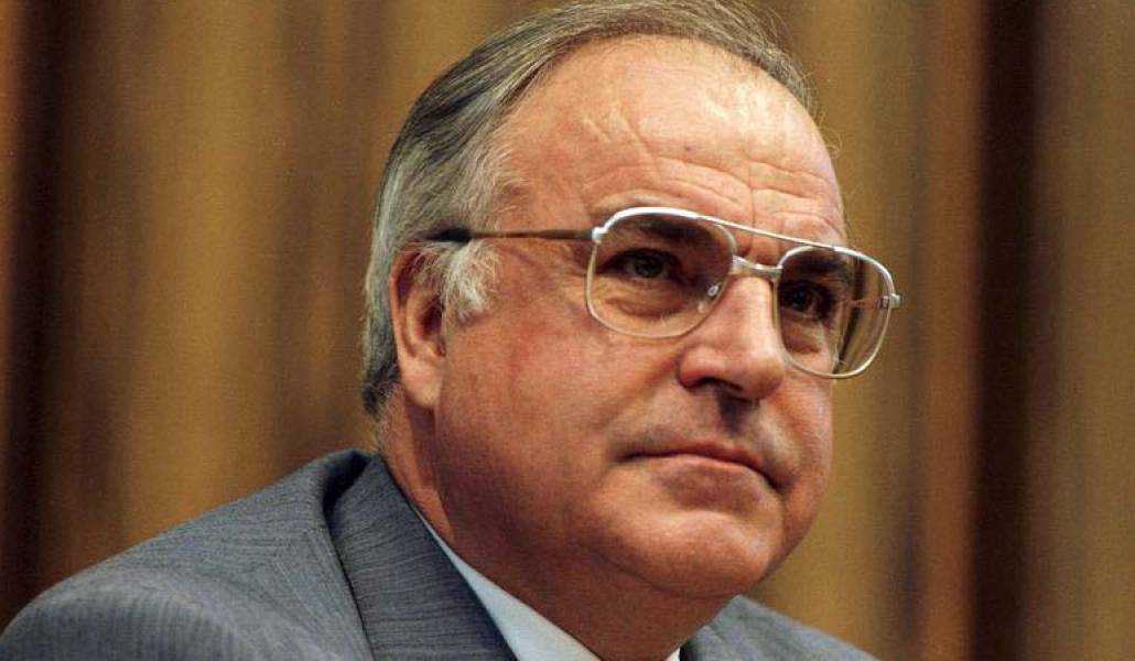 Bundesarchiv_B_145_Bild-F074398-0021_Bonn_Pressekonferenz_Bundestagswahlkampf_Kohl