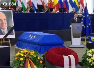 Europe pays tribute to Helmut Kohl: live