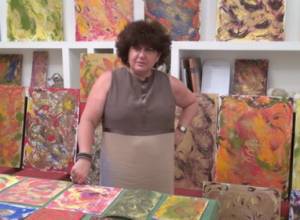 Artist says painting helped het solve problems in her life